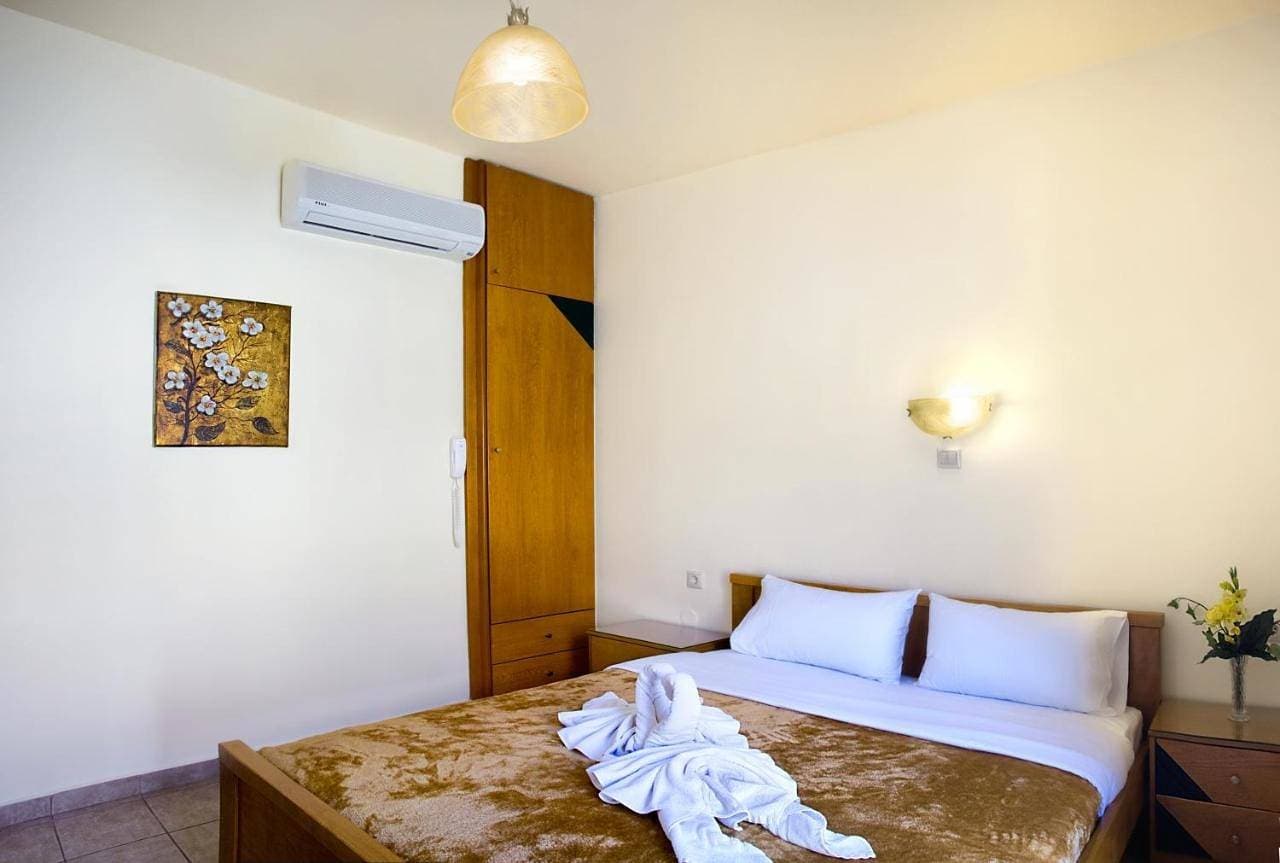Nicolas Hotel 1