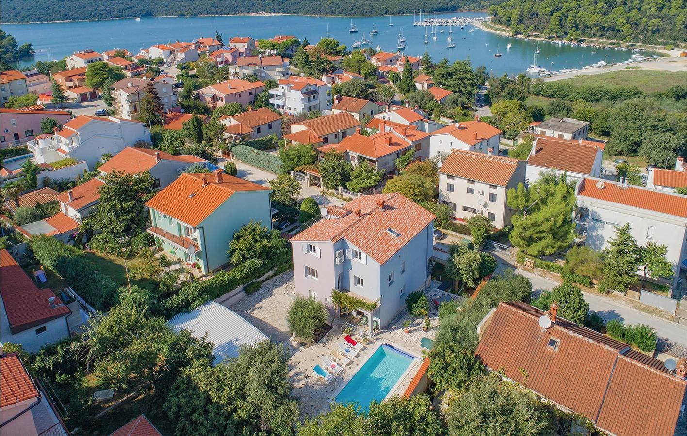 Foto 3 von 28: Gemütliche Ferienwohnung mit Pool, Terrasse und WLAN – nur 1 km vom Strand entfernt!