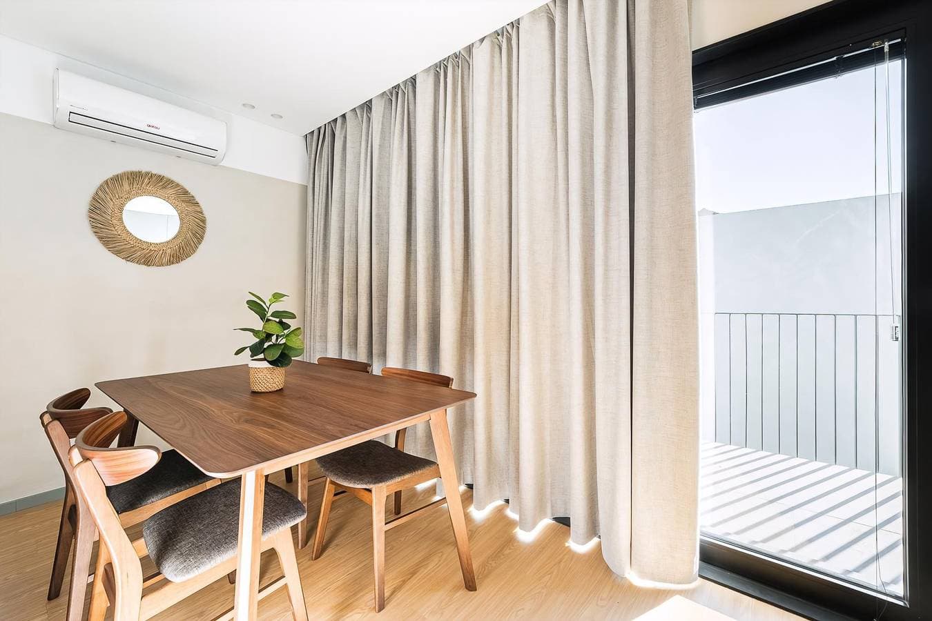 Foto 10 von 33: Ferienwohnung für 4 Personen mit Balkon