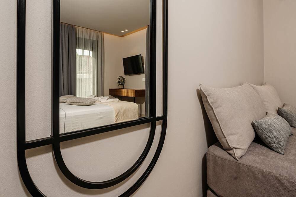 Foto 8 von 30: Horizon Apartments -  Deluxe Triple Room with Sea View