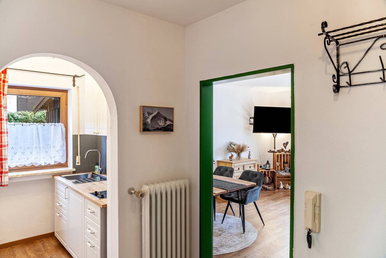 Foto 9 von 21: Studio-Apartment 'Aschaubichl – Silberdistel' mit Bergblick, privater Terrasse & WLAN