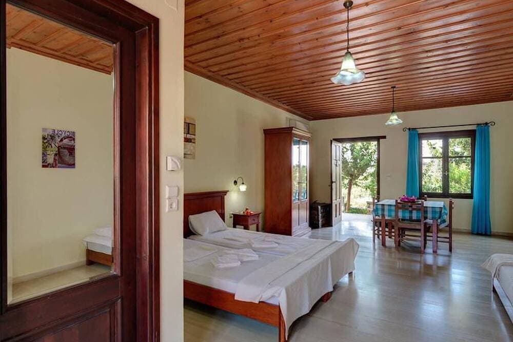 Foto 4 von 25: Group Accomodation, Heliopetra Studios And Houses