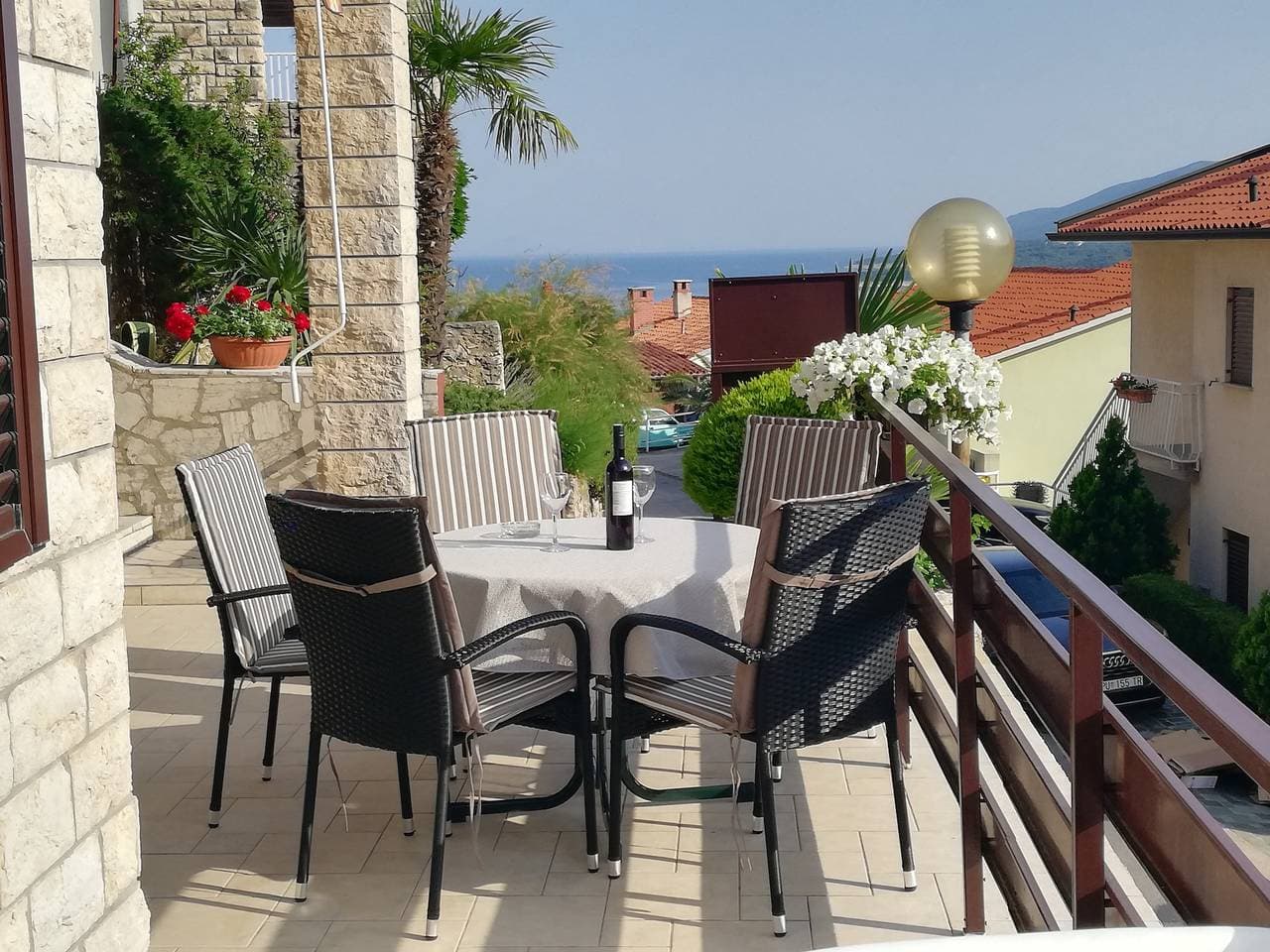 2-Zimmer-Ferienwohnung mit Terrasse und Meerblick Rabac (Labin) A-13151-a 1