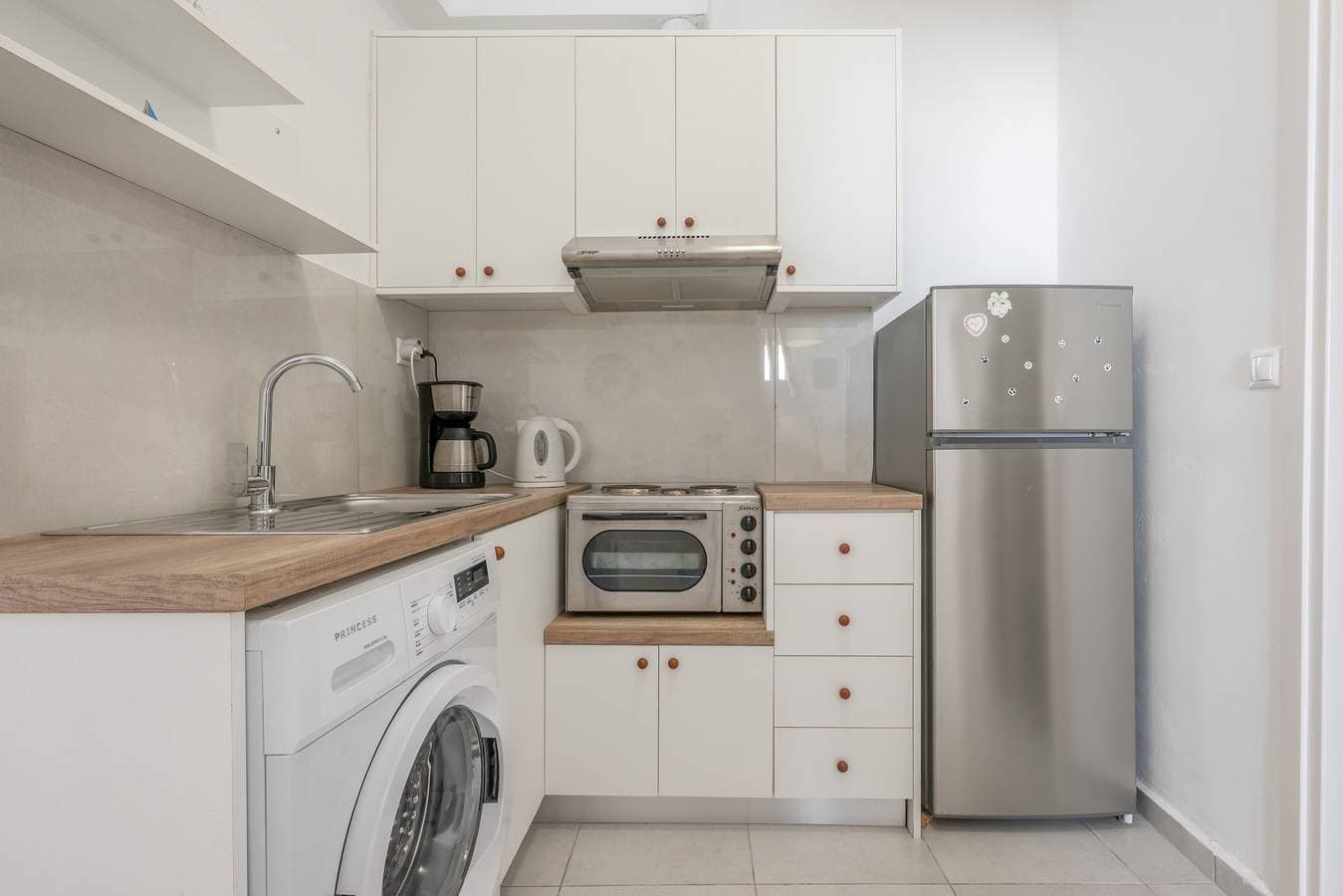 Foto 7 von 28: Apartment 'Kallithea Beach' mit Meerblick, WLAN und Klimaanlage
