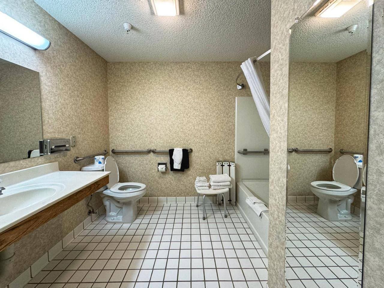 Foto 6 von 13: Double Room - Disability Access
