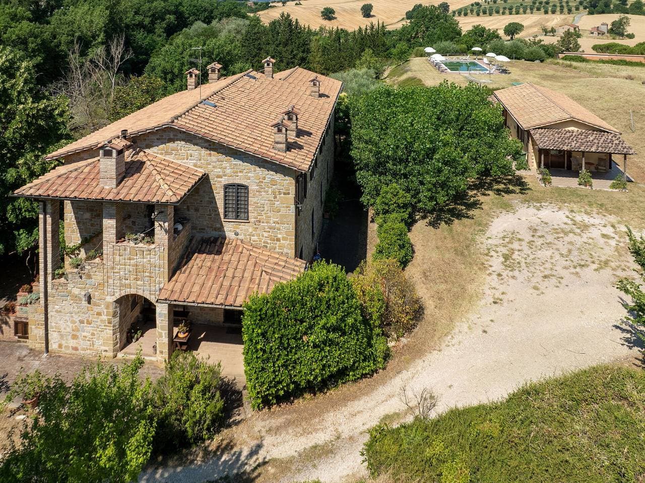 Foto 4 von 31: Il Giuncheto Casale Rooms, Pool, Umbrian Countryside - Casale 1