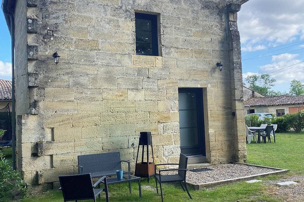Foto 12 von 12: Ancienne Grange Renovee Dans Une Batisse En Pierre De Tailles Avec Jardin