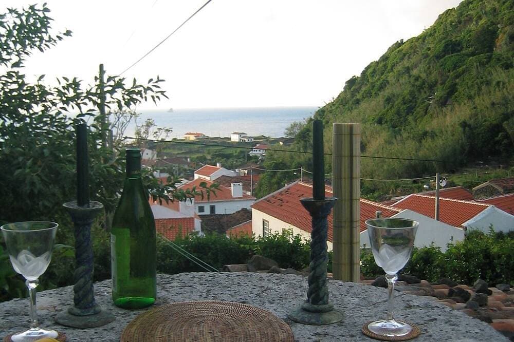Foto 7 von 11: Meerblick über Europas westlichstes Dorf - Faja Grande, Flores Insel