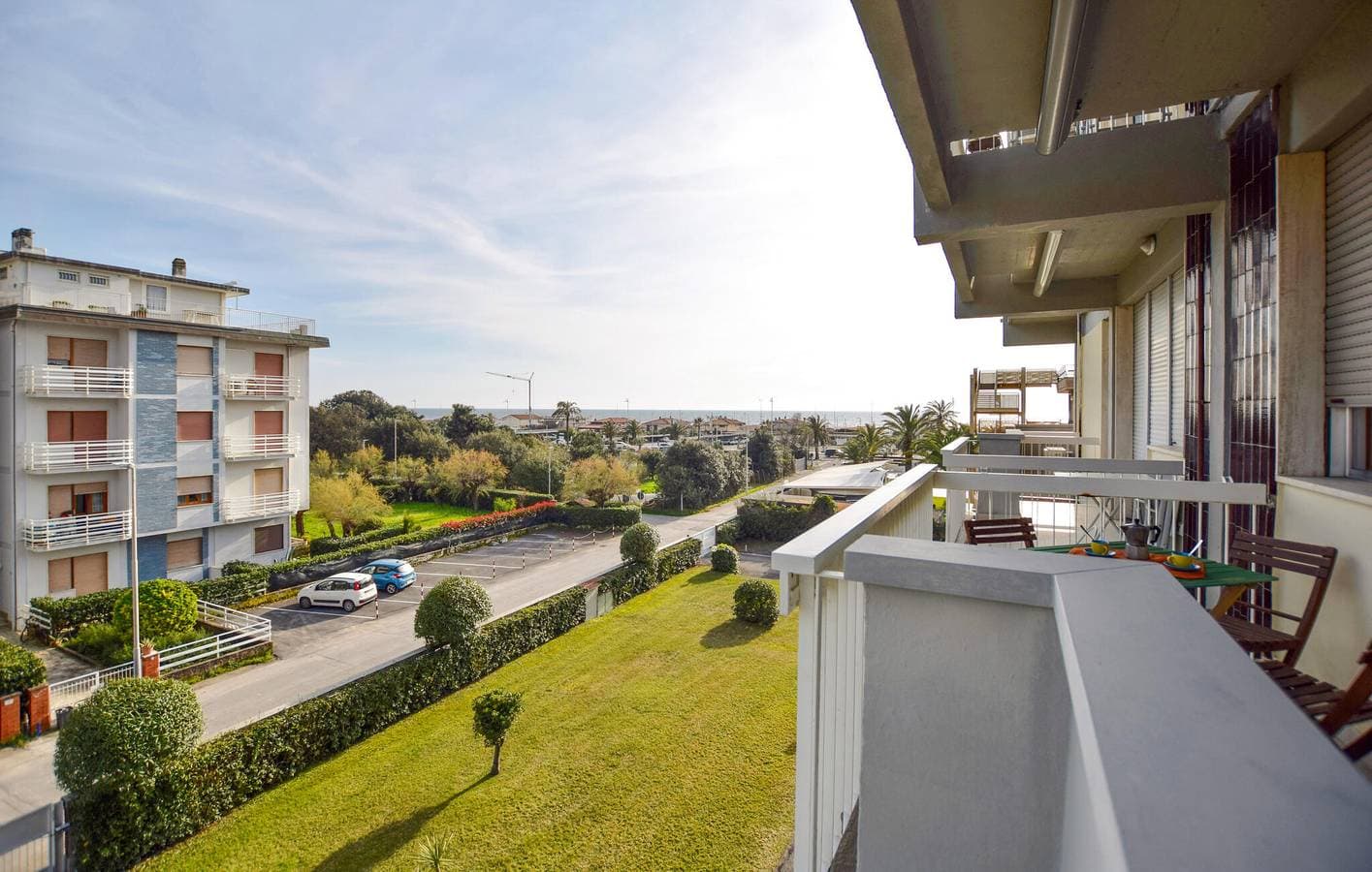 Foto 6 von 21: Wohnung mit Meerblick, Parkplatz, AC und Internet in der Nähe von Bagno Palazzo della Spiaggia