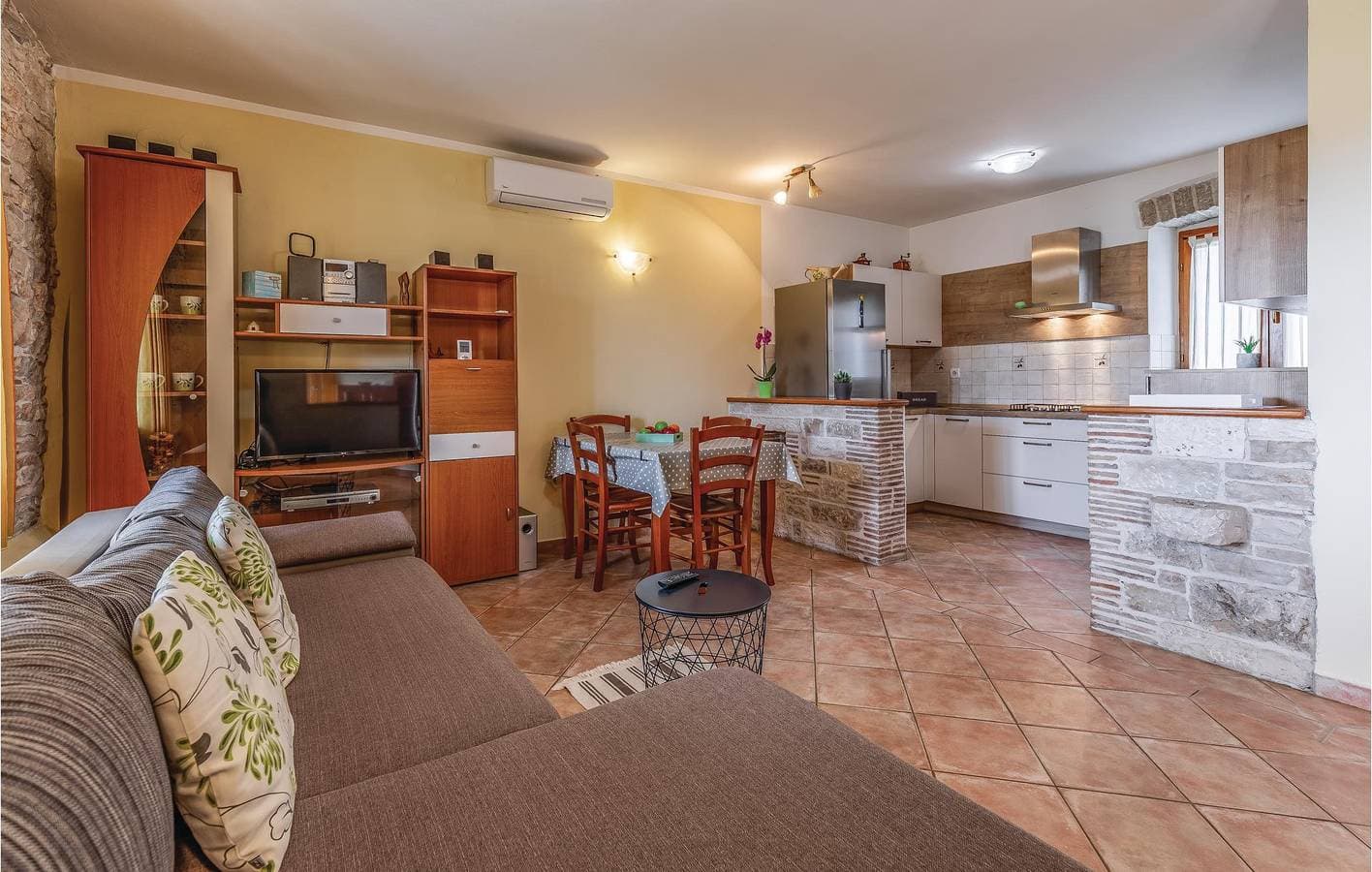 Foto 4 von 28: Gemütliche Ferienwohnung mit WLAN, Parkplatz und Terrasse in der Nähe des Stadtzentrums von Peroj