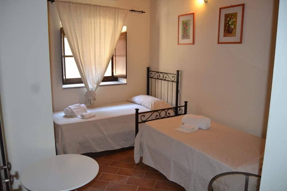 Foto 2 von 30: Wohnung mit Balkon im mittelalterlichen Dorf mit Swimmingpool, Tennis, auf dem Land in der Nähe des Meeres und Dienstleistungen