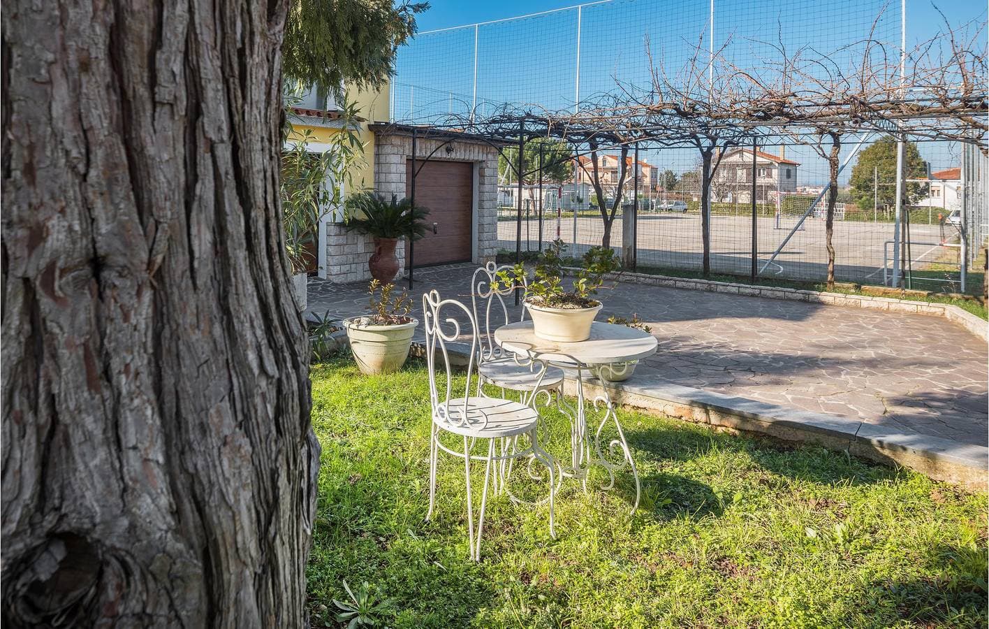 Foto 3 von 25: Gemütlich, 2 km vom Strand entfernt: WLAN, Klimaanlage, Terrasse und Parkplatz!