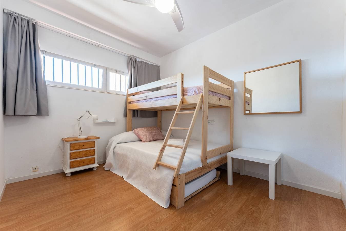 Foto 13 von 20: Ferienwohnung '2 Bed 1 Bath Very Bright Apt' mit Meerblick, WLAN und Klimaanlage