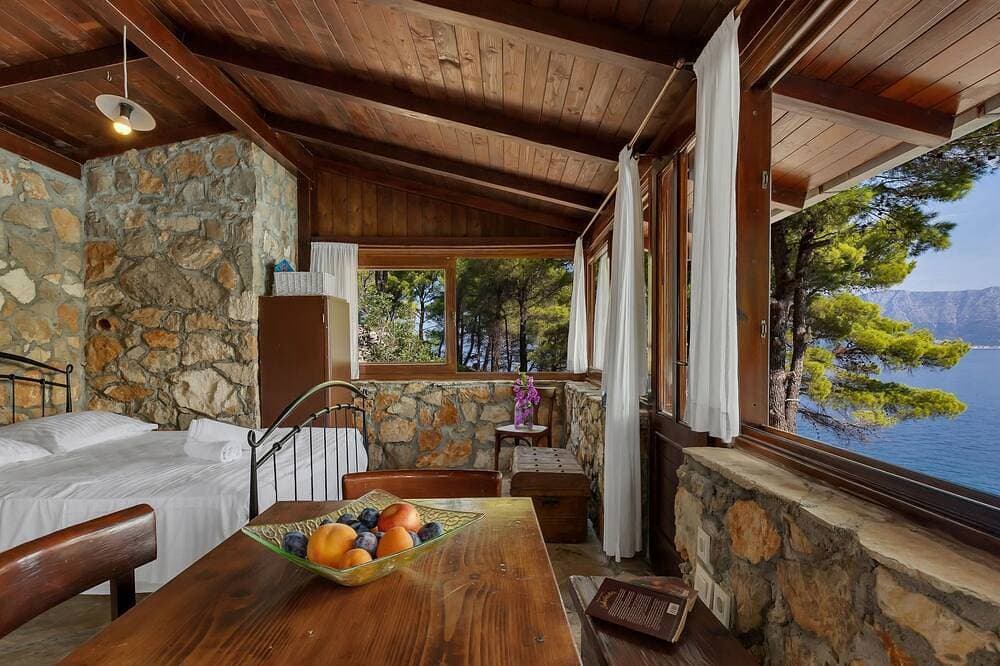 Foto 3 von 30: Haus in Općina Sućuraj mit Grill und Terrasse