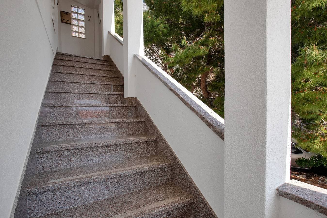 Foto 12 von 24: Studio Appartement mit Balkon und Meerblick Drasnice, Makarska As-2581-a