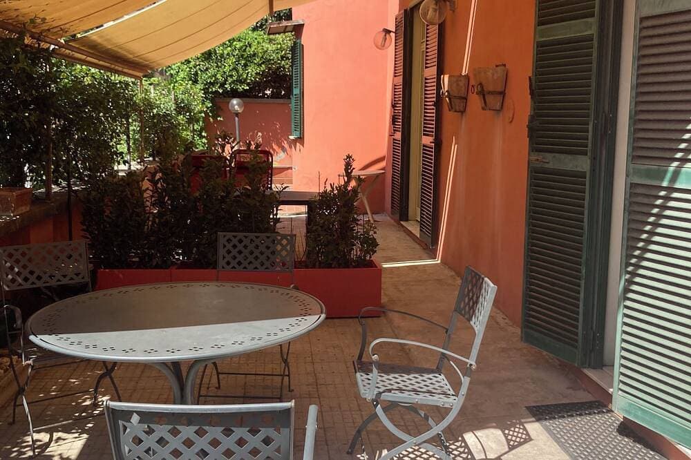 House garden Vatican Walls 1