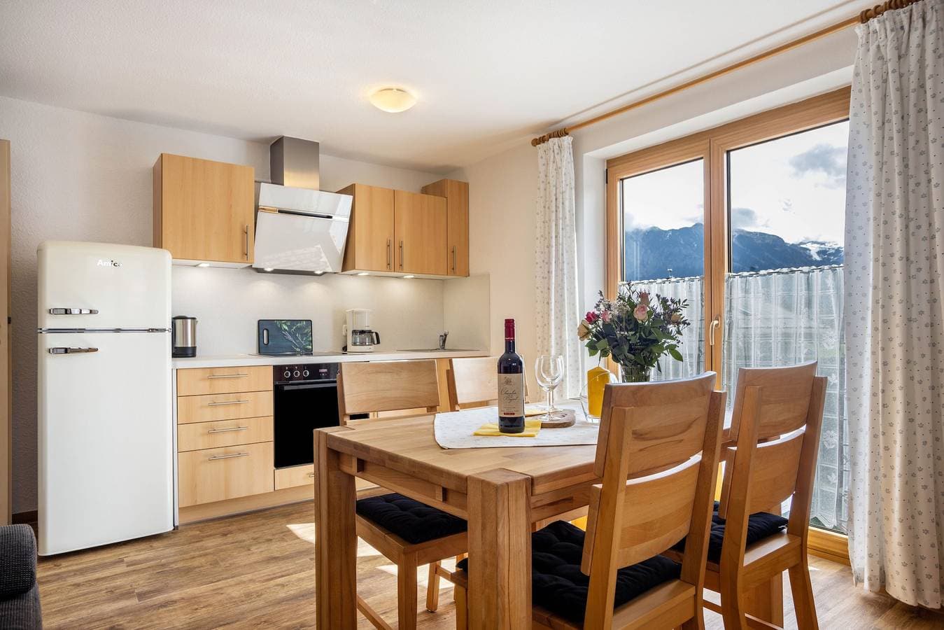 Foto 10 von 33: Ferienwohnung Nebelhorn mit Bergblick, Balkon und Wi-Fi
