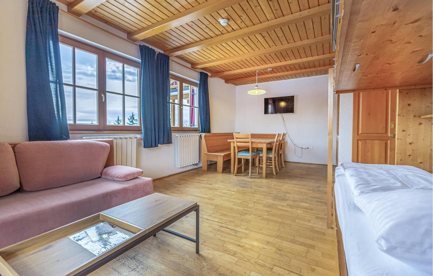 Foto 6 von 27: Ferienwohnung für 11 Personen mit Garten
