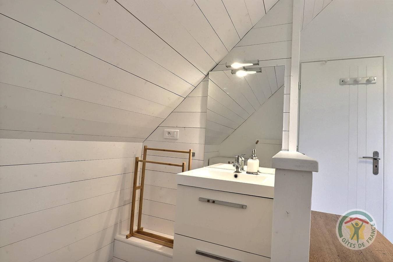 Foto 12 von 20: Ferienwohnung mit Meerblick nahe Dinard & Saint-Malo - Terrasse & Parkplatz