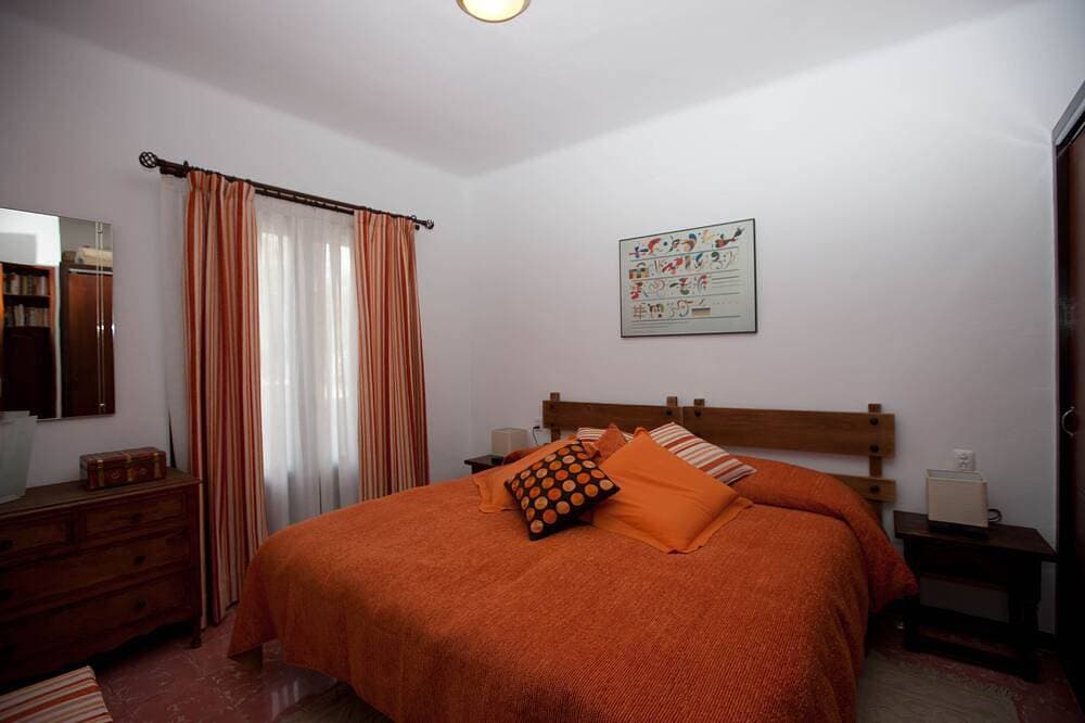 Foto 3 von 30: 25m2 Veranda, 1000m2 Garten, Grill, Parkplatz mit Kameras und WIFI