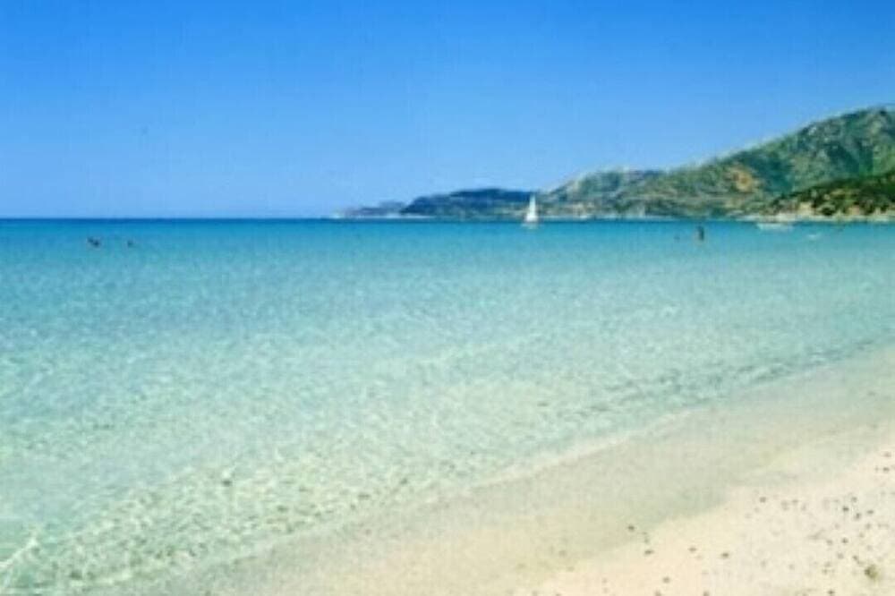 Foto 10 von 11: Unmissable apartment with garden 100mt from the sea, Campulongu - second floor