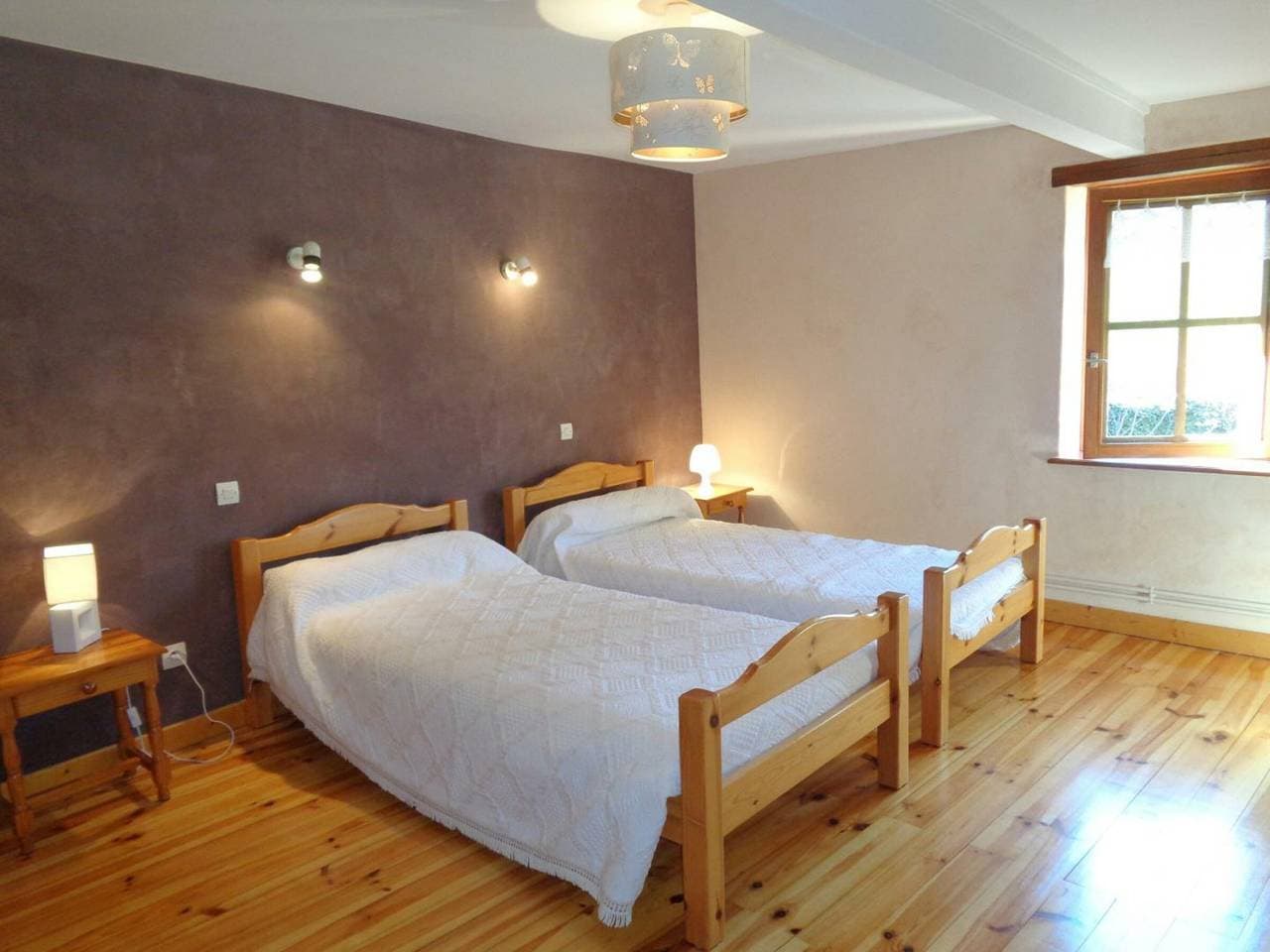 Foto 7 von 17: 132 m² großes Ferienhaus mit Kamin und Garten in Renaison
