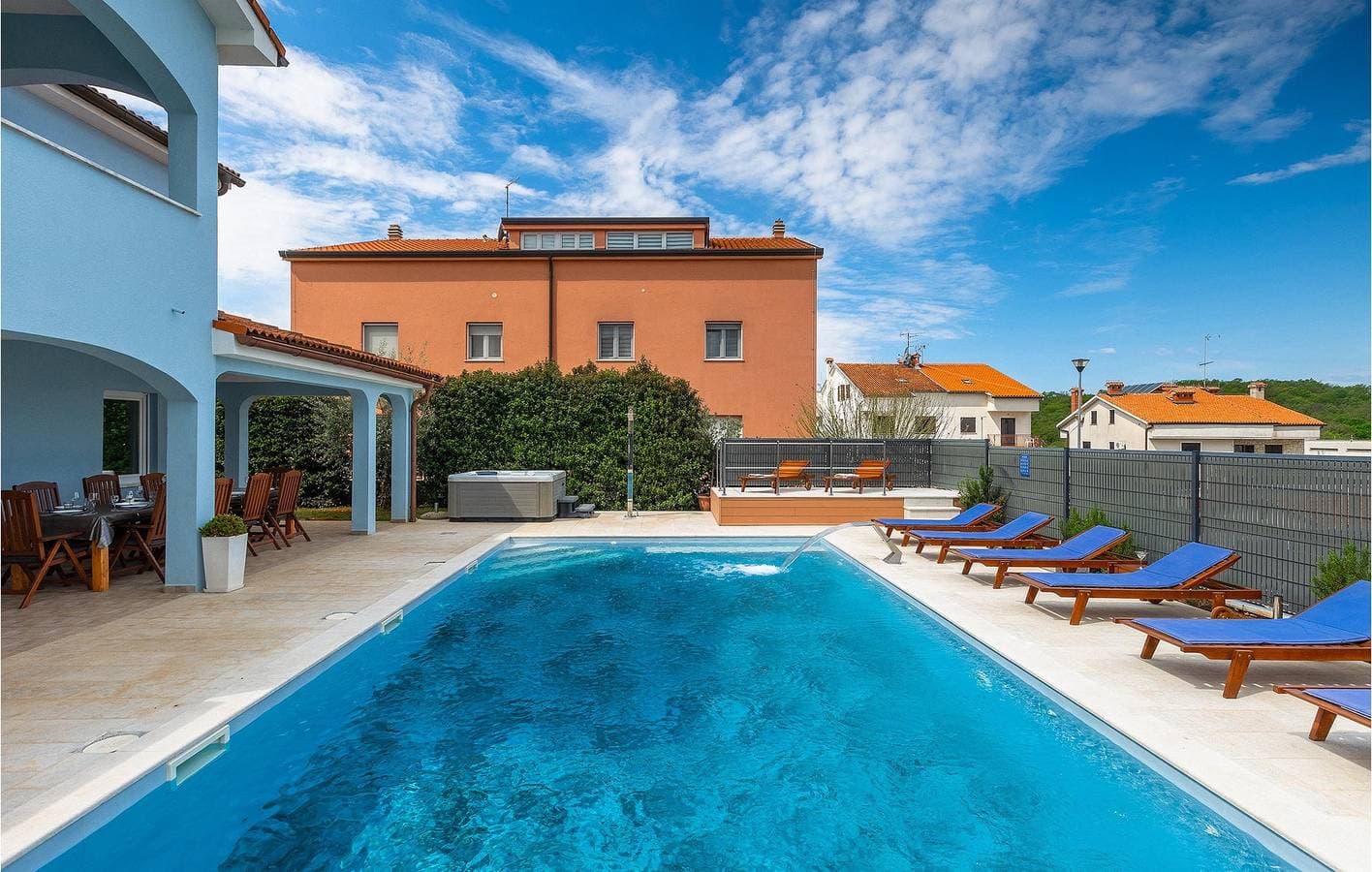 Foto 10 von 52: Reizende 2-Zimmer-Wohnung mit Pool und in der Nähe des Stadtzentrums von Kadumi