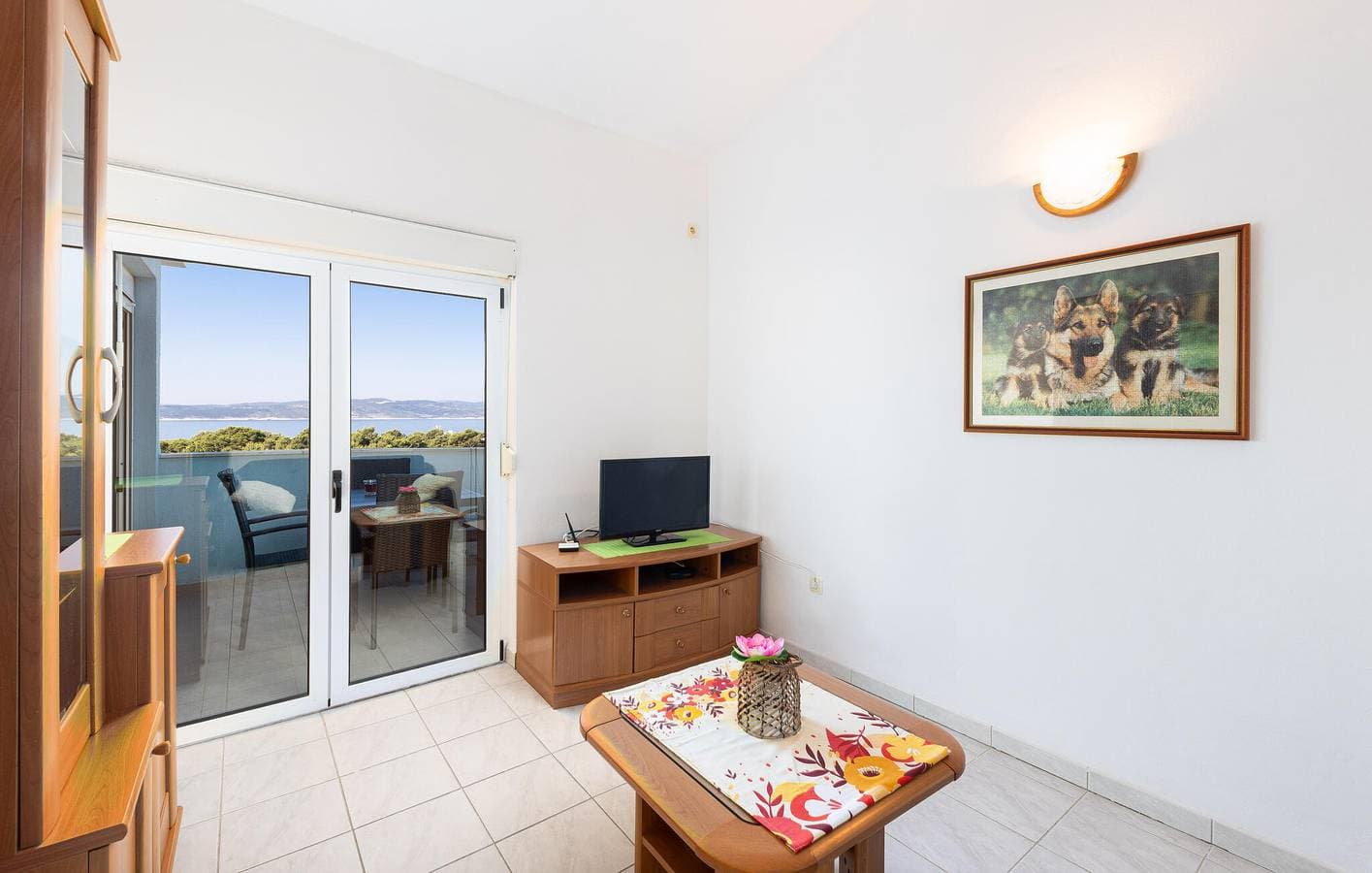 Foto 3 von 21: Gemütliches Apartment mit Meerblick, Terrasse, Parkplatz und WLAN – 900 m vom Strand entfernt