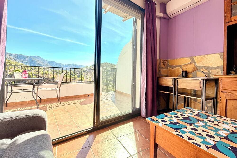 Foto 12 von 30: Geniessen Sie Die Sonne Und Den Herrlichen Blick Von Der Terrasse<br><br>Wohnung Axarquía 1-3