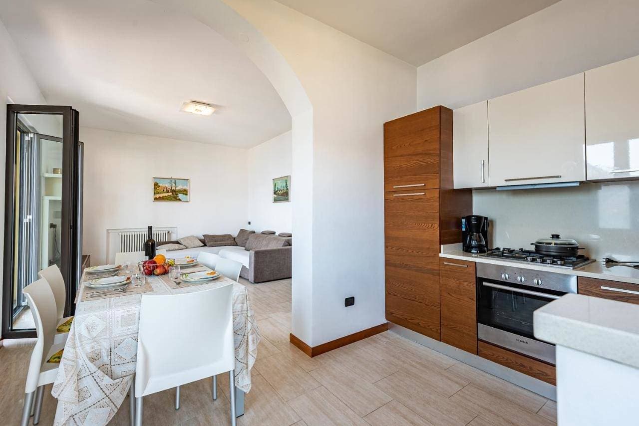 Foto 4 von 30: Two-Bedroom Apartment with Lake View