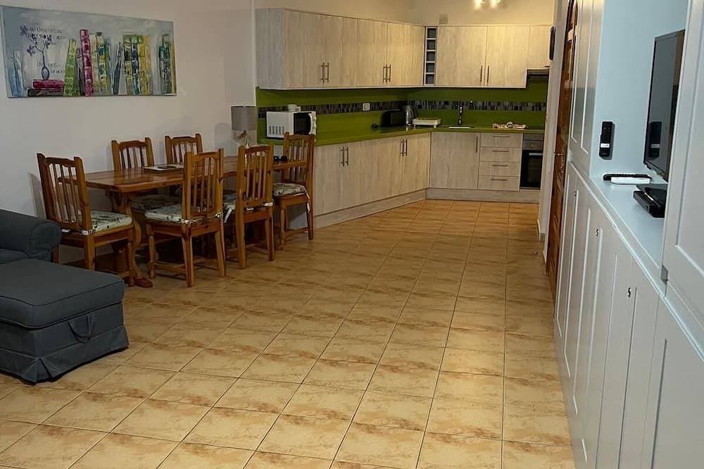 Foto 12 von 16: Beautiful large 2 bed apartment close to beach and all amenities