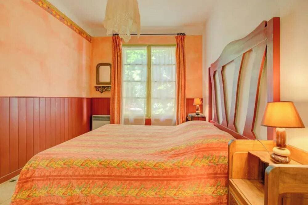 Foto 2 von 20: Charming cottage in Réattu with terrace and park view - sleeps