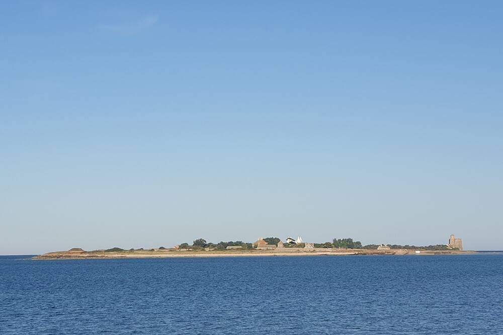 Foto 7 von 10: Furnished apartment in Saint Vaast la Hougue with feet in the water
