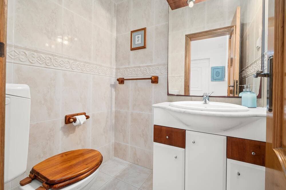 Foto 11 von 30: Charming Villa with Pool & Garden in Vale da Lama