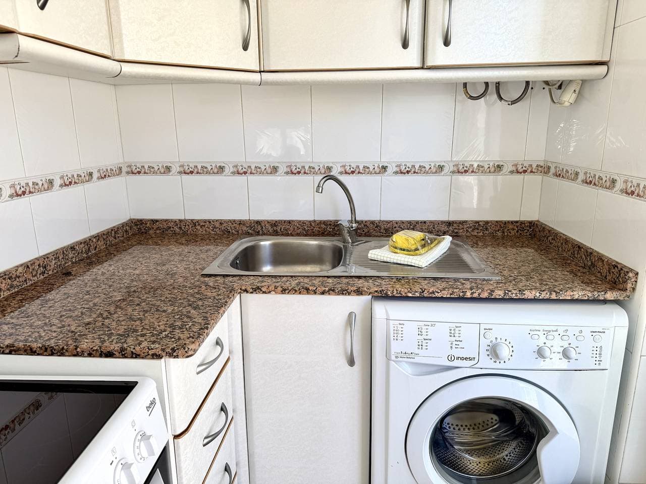 Foto 4 von 22: Spacious Family Apartment, 2 min walk to Levante Beach
