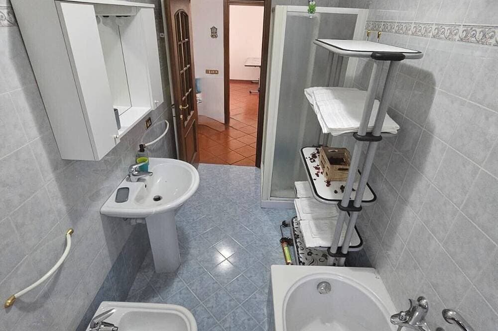 Foto 4 von 10: Casa Romilda: an apartment just a few meters from the lake, with a garden and ample parking