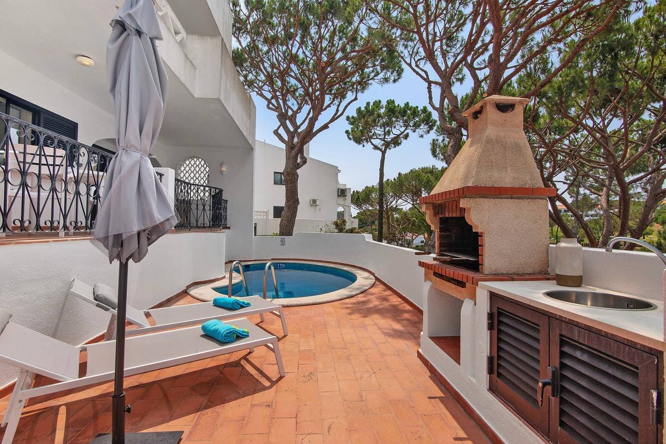 Foto 2 von 31: Ferienwohnung 'Tennis View' mit privatem Pool, Wi-Fi und Klimaanlage