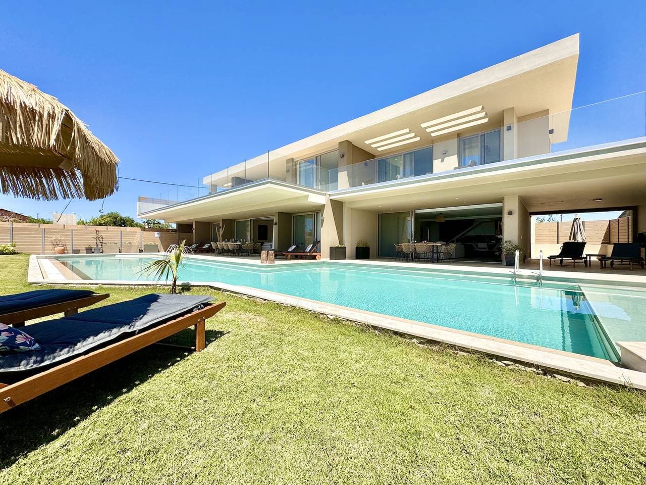 Foto 2 von 44: Afionas Aethereum Luxury Villa Concept