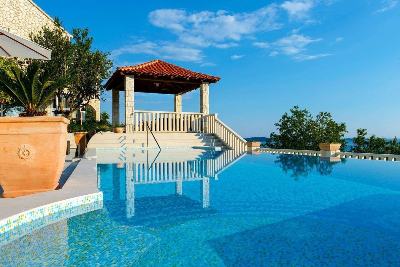 Foto 3 von 50: Villa für 10 Personen mit Balkon