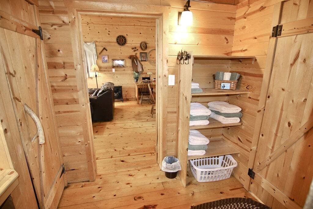 Foto 5 von 50: Entzückende Westernhütte mit Grill, Küche, Lagerfeuer, Blick auf Canyonlandslodging