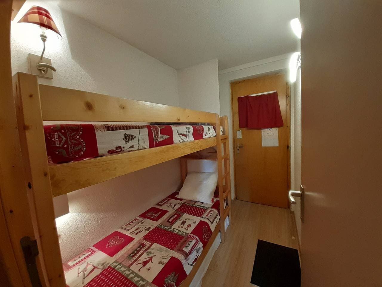 Foto 9 von 18: Apartment 5 Pers. Courchevel, in Pistennähe, überdachter Parkplatz