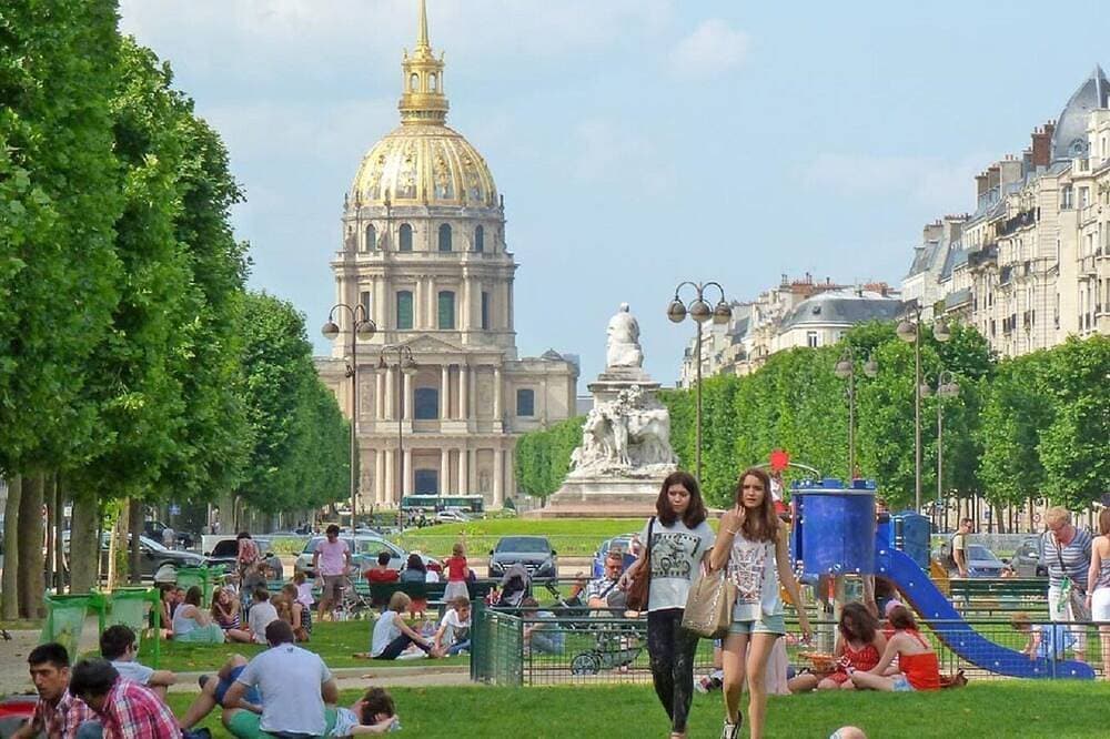 Foto 9 von 17: Invalides View - High Floor , Bright, Spacious Located At Avenue De Breteuil