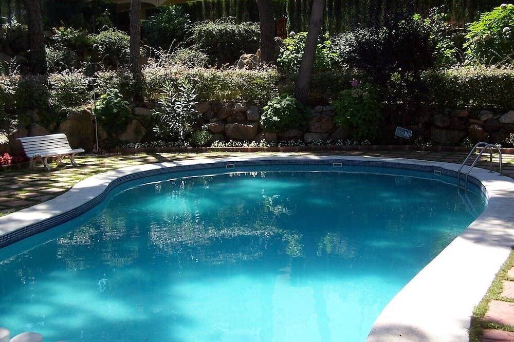 Villa mit Garten, Pool, Parkplatz, Satellit, WIFI, 10 Gehminuten zum Strand 1