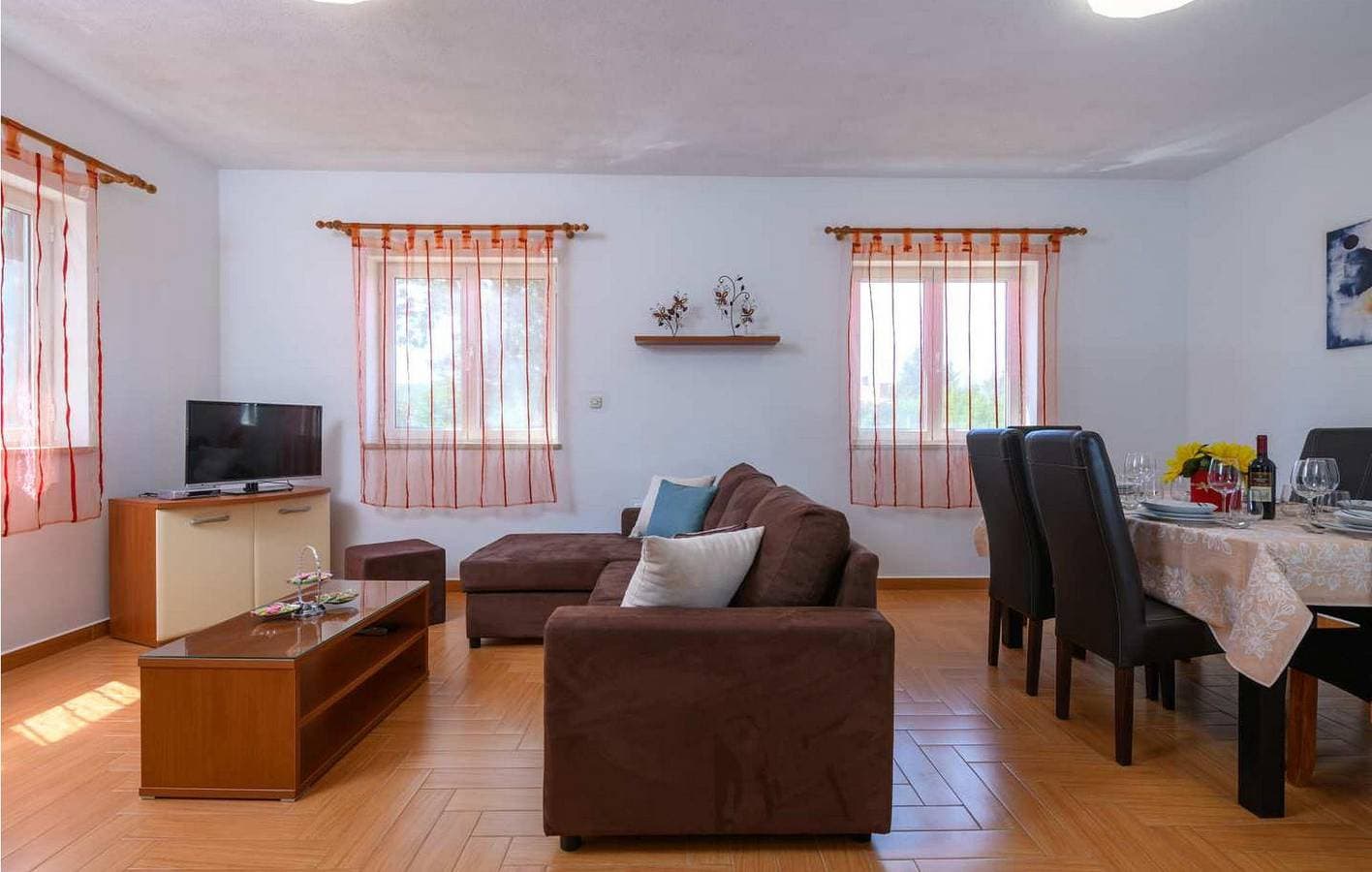 Foto 6 von 30: Geräumige 2-Zimmer-Wohnung mit Pool, in der Nähe des Stadtzentrums und von Restaurants