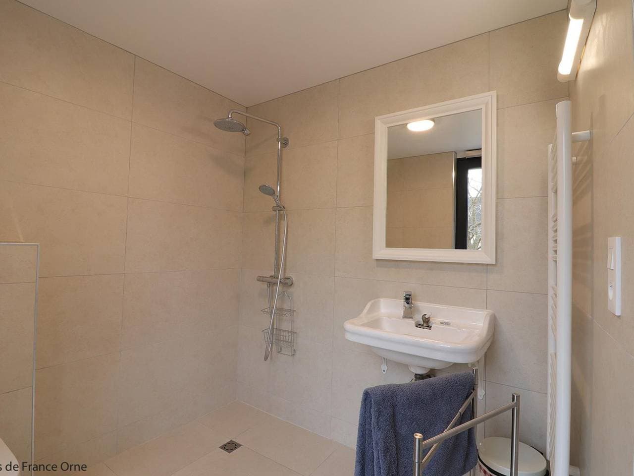 Foto 8 von 36: Außergewöhnliches Haus mit Hallenbad und Sauna in L'Aigle
