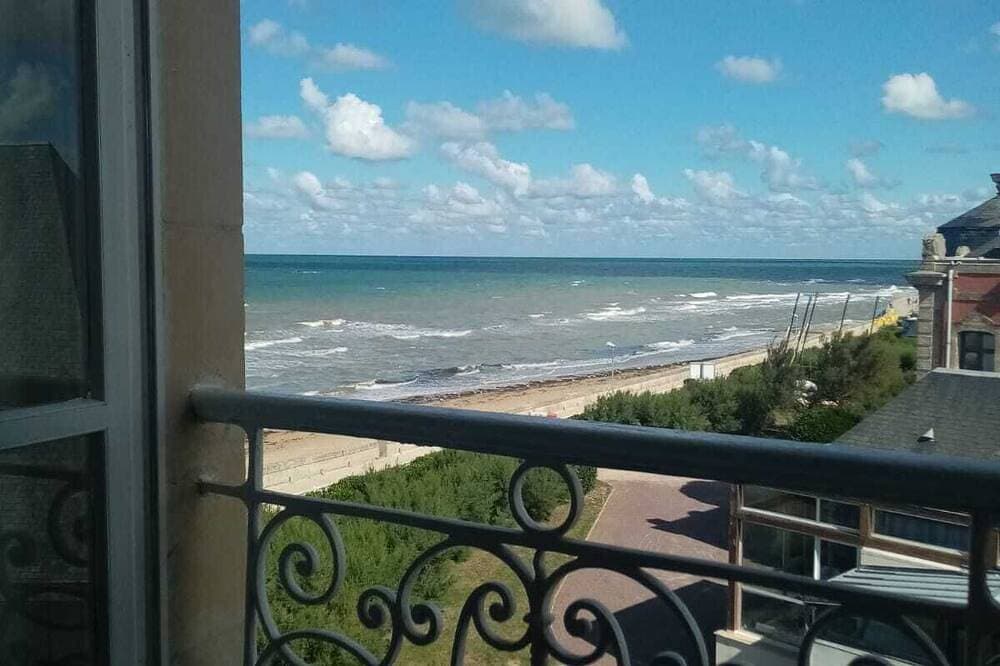 Breathtaking sea views, D-Day beaches at your feet, relaxation guaranteed! 1