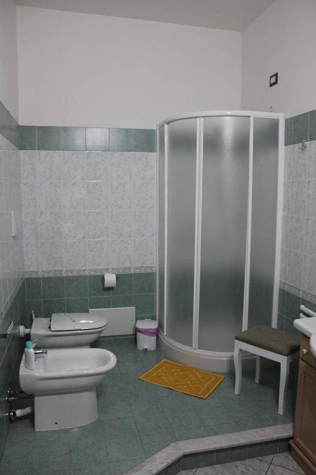 Foto 6 von 13: Double Room with Private Bathroom