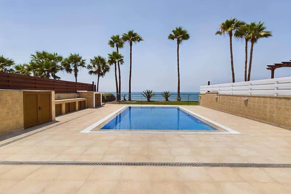 Amazing Beach Front House! 1