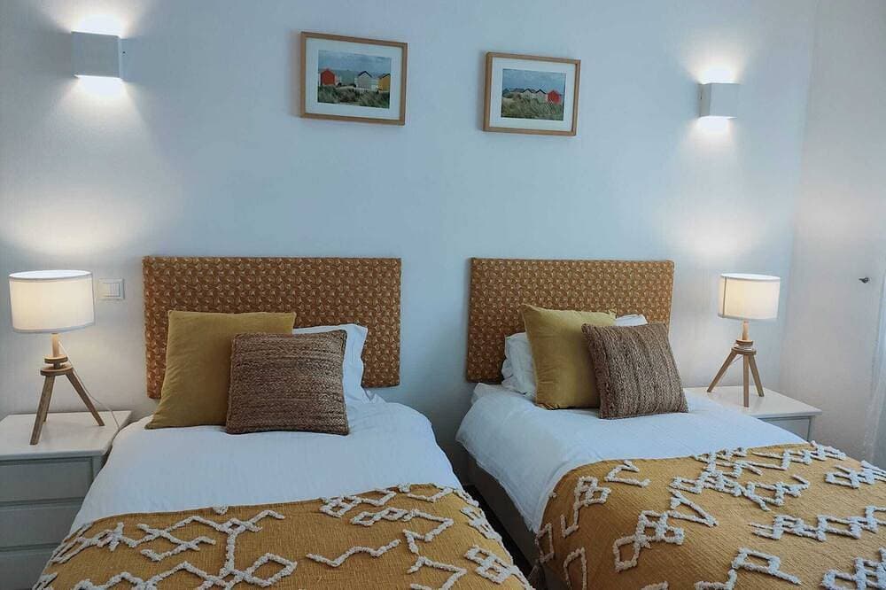 Foto 2 von 30: Vila Aurora - Private 3 Bedroom Villa - 100m from the beach