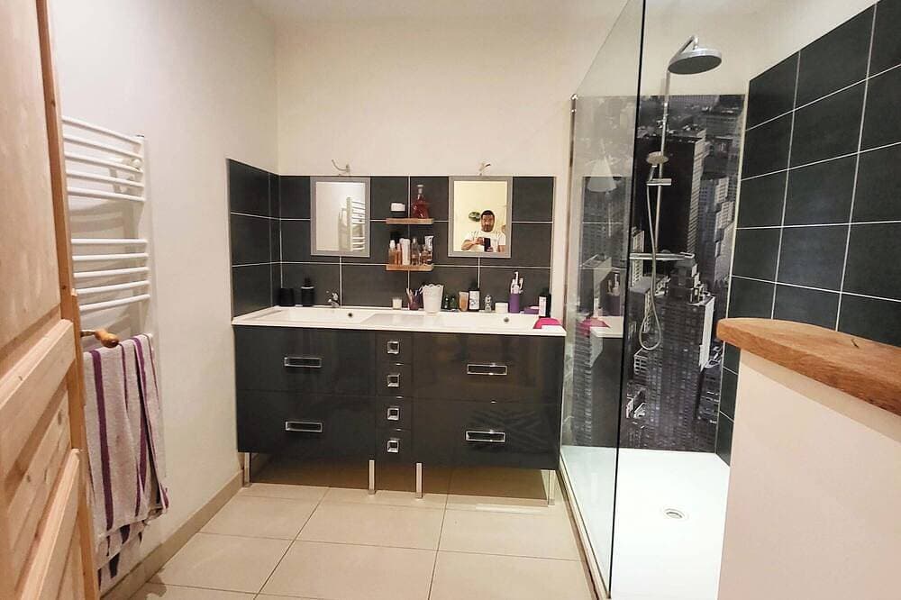 Foto 5 von 28: Private bedroom, swimming pool, pool-house, summer kitchen in beautiful, quiet property